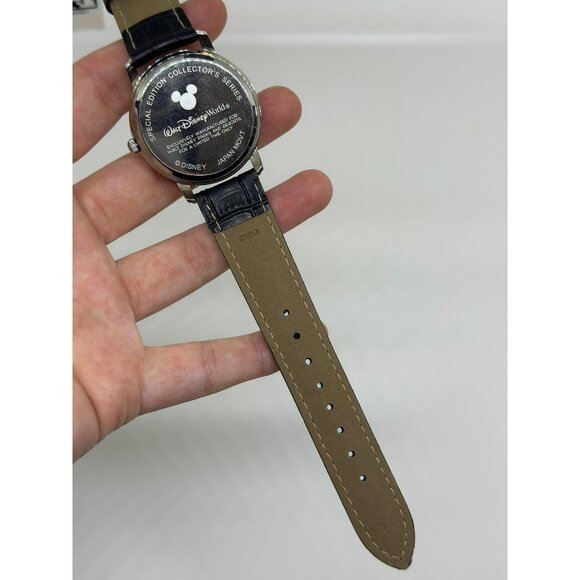 VTG Disney World Mickey Mouse Special Edition Christmas Watch NOT WORKING - Picture 7 of 9